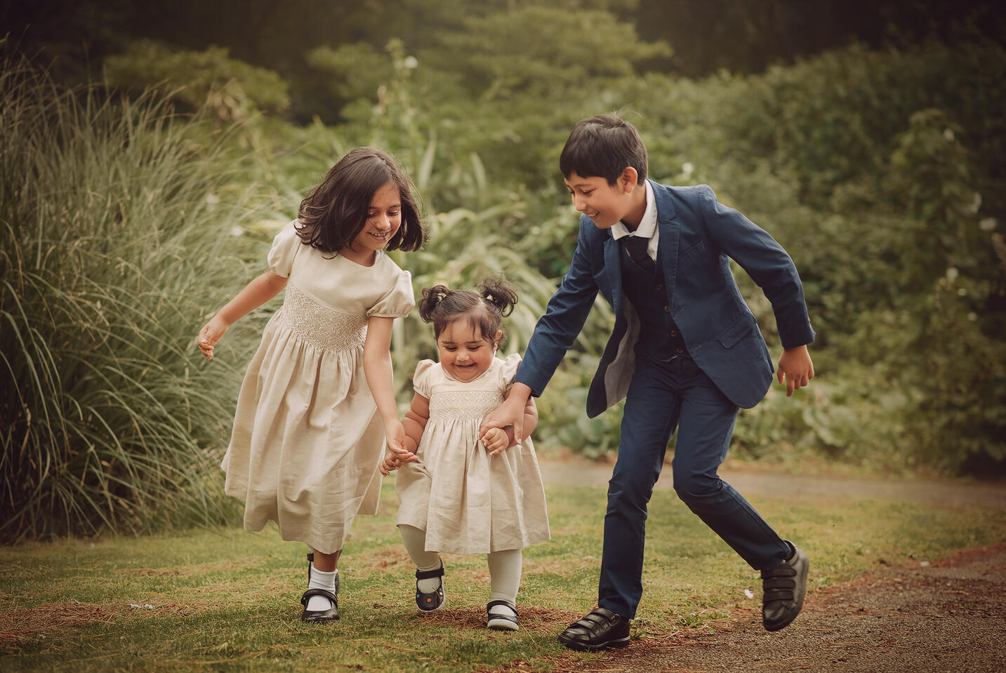 Child portraits - full of natural smiles sessions in the park